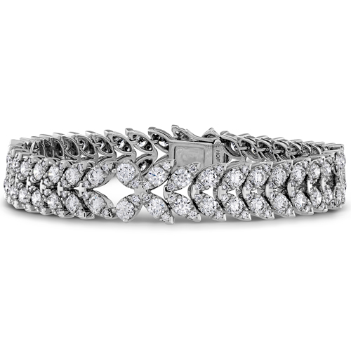 Hearts on Fire designed this diamond tennis bracelet.