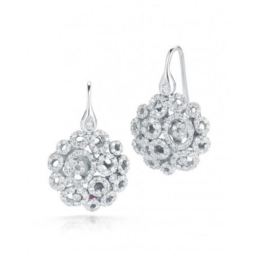 Last minute gift ideas of diamond earrings.