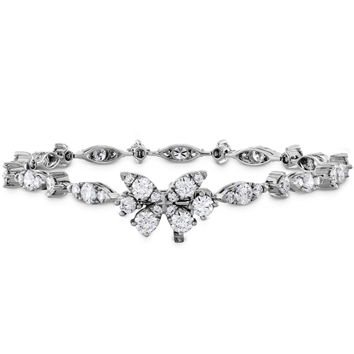 A diamond bracelet is the perfect gift for a 30th wedding anniversary.