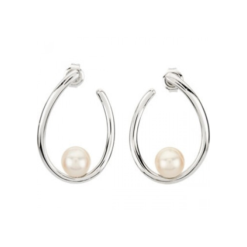This pair of earrings features pearls and sterling silver.