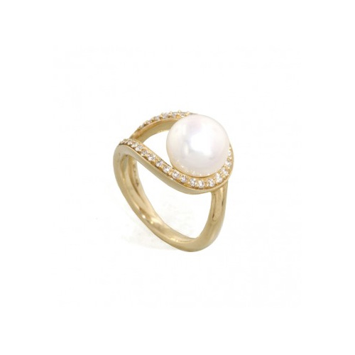 Honora created this pearl and diamond ring.