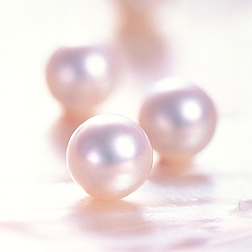 Akoya pearls were the first cultured pearls.