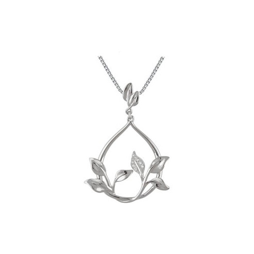 Celebrate nature with this stunning leaf pendant.