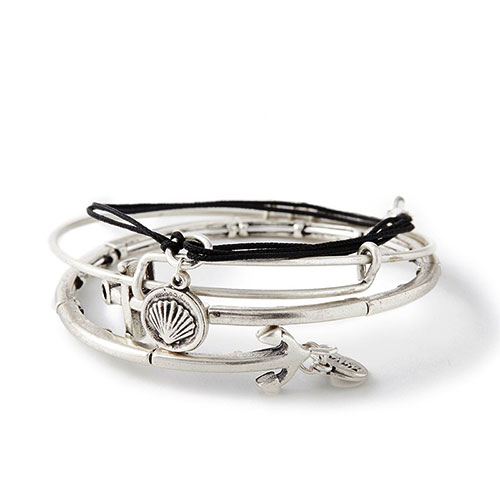 This set of bangles is in silver color.