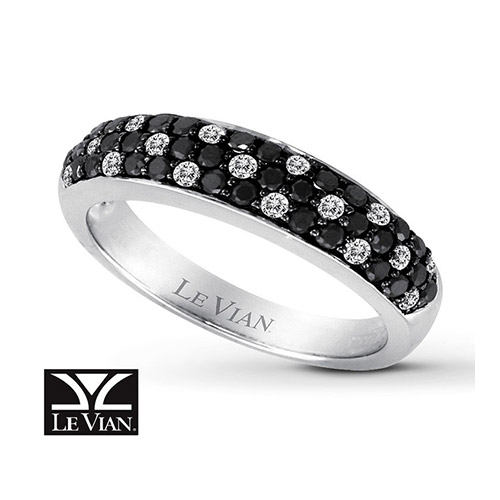 Le Vian creates many beautiful jewelry pieces with colored diamonds.